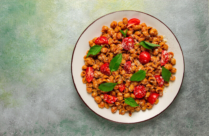 Co jeść po bieganiu? Makaron pełnoziarnisty z soczewicą Makaron po bieganiu - z soczewicą i pomidorami